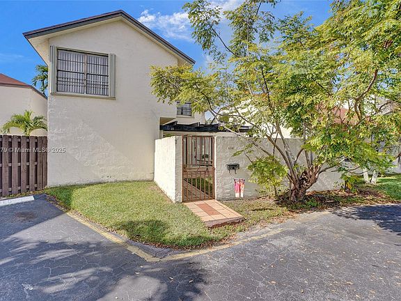 4th image of 684 NW 102nd Pl #2-23
