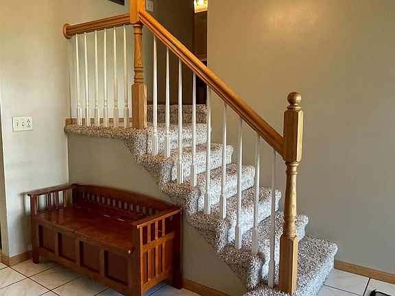 5th image of 18 Grove Hill Ct