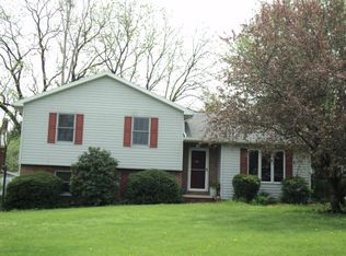 18 Woodbryn Dr, Williamsport, PA 17701