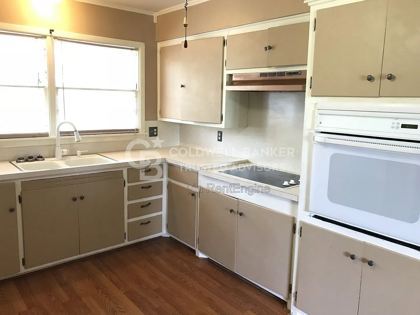 3 bed, 1.0 bath, 1064 sqft, $1,025 — Photo 2