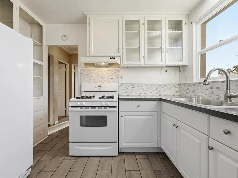 7620 Saranac Ave — Photo 4