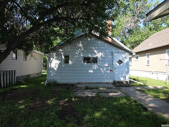 32nd image of 538 Centre STREET
