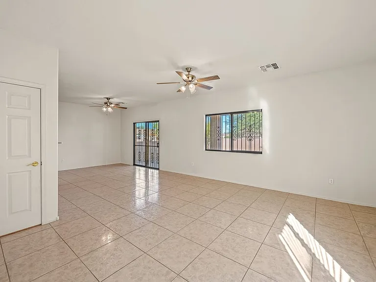 8254 W Kerr St — Photo 24