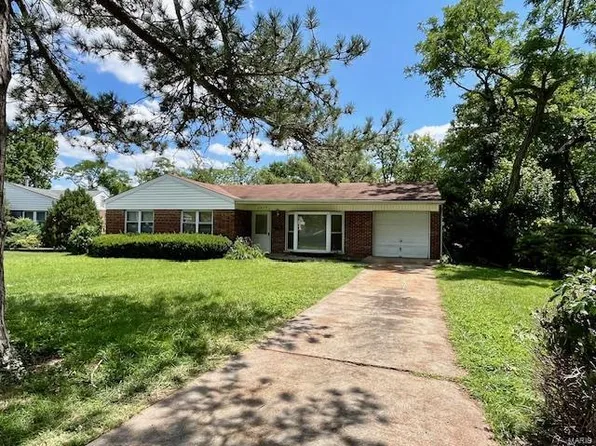 8679 Spoon Dr, Saint Louis, MO 63132