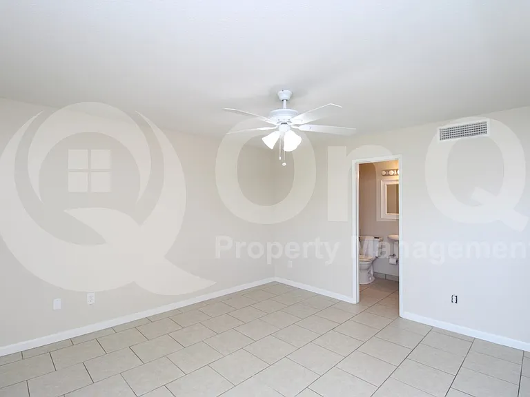 928 E Diamond Dr — Photo 6