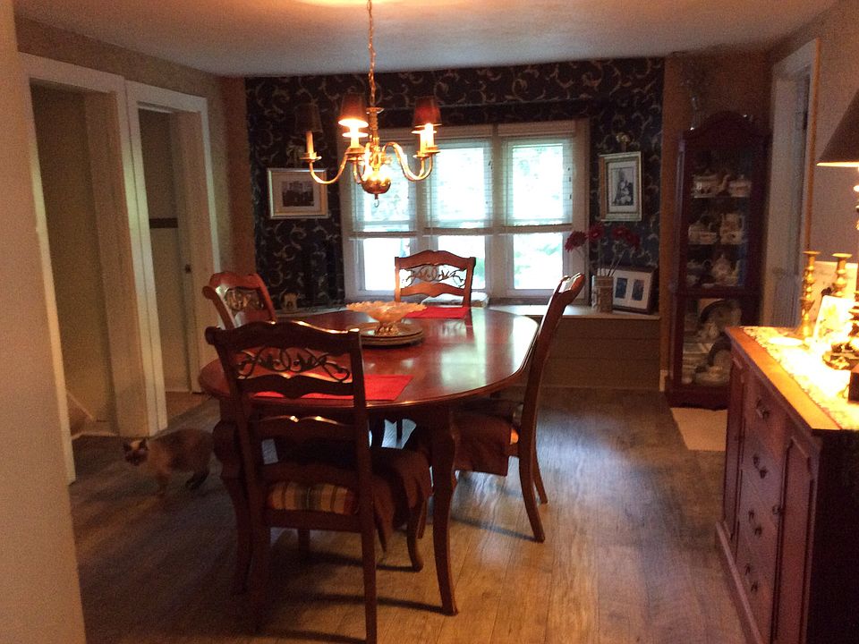 Formal dining area 