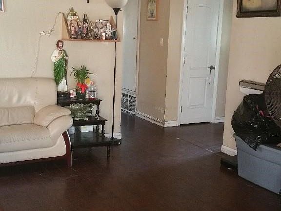 3rd image of 9859 Woodale Ave