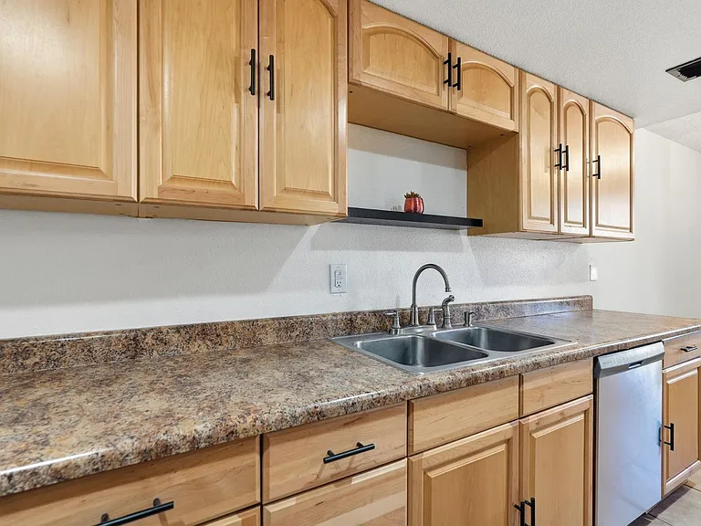 1017 E Redfield Rd — Photo 3