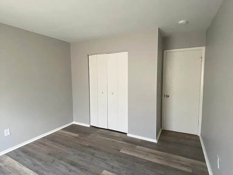 Creekside Apartments — Photo 32
