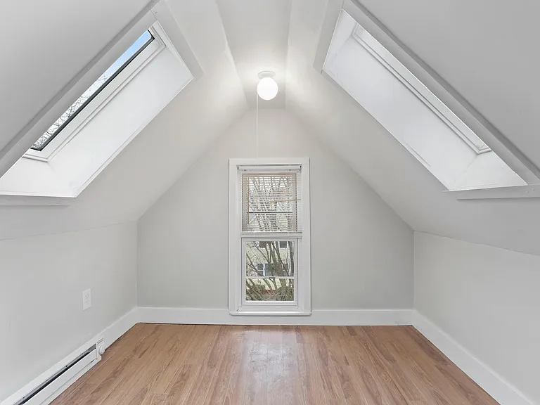 393 Huntington St — Photo 23