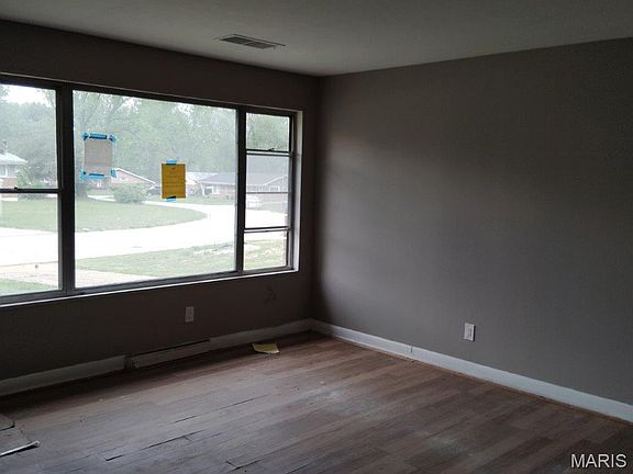 3rd image of 9967 Lanier Dr