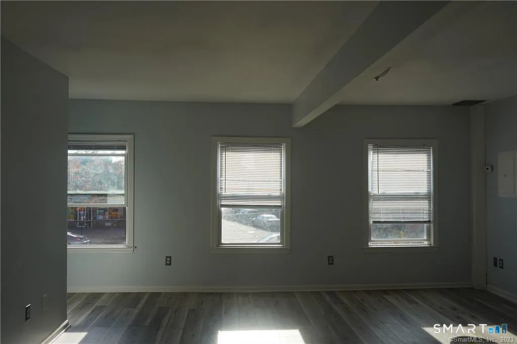 2 bed, 1.0 bath, 900 sqft, $1,695 — Photo 3