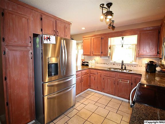 5th image of 1219 Meadow Park Dr SE