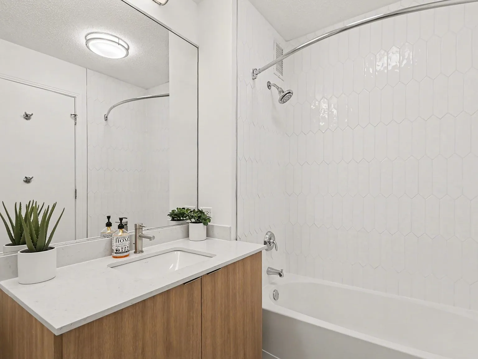 1 bed, 625 sqft, $2,600 — Photo 3