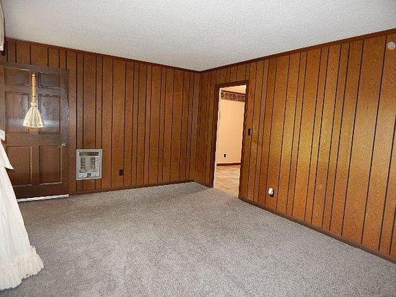 4th image of 220 Azalea Dr