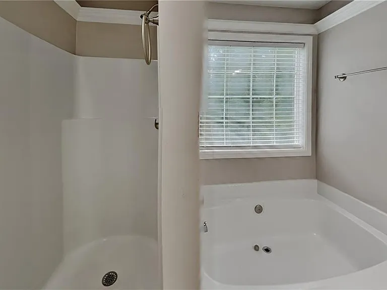 5333 Highpoint Rd — Photo 8
