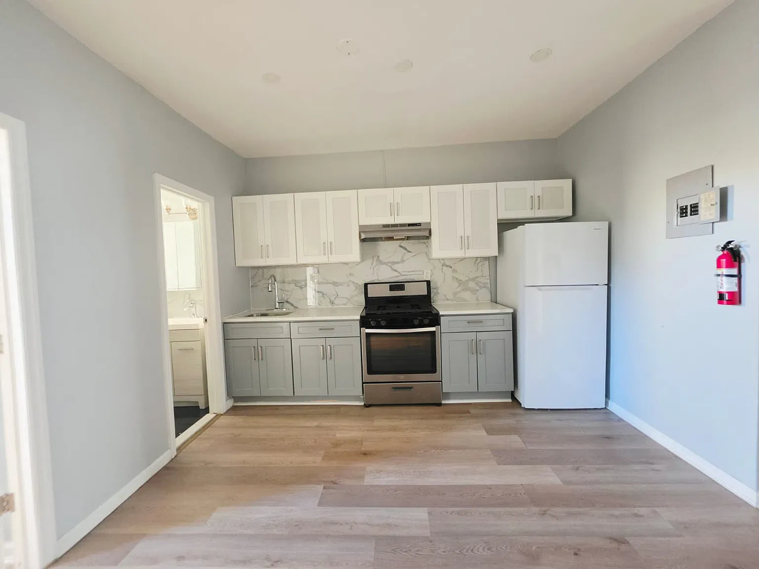 3 bed, 1000 sqft, $2,350 — Photo 1