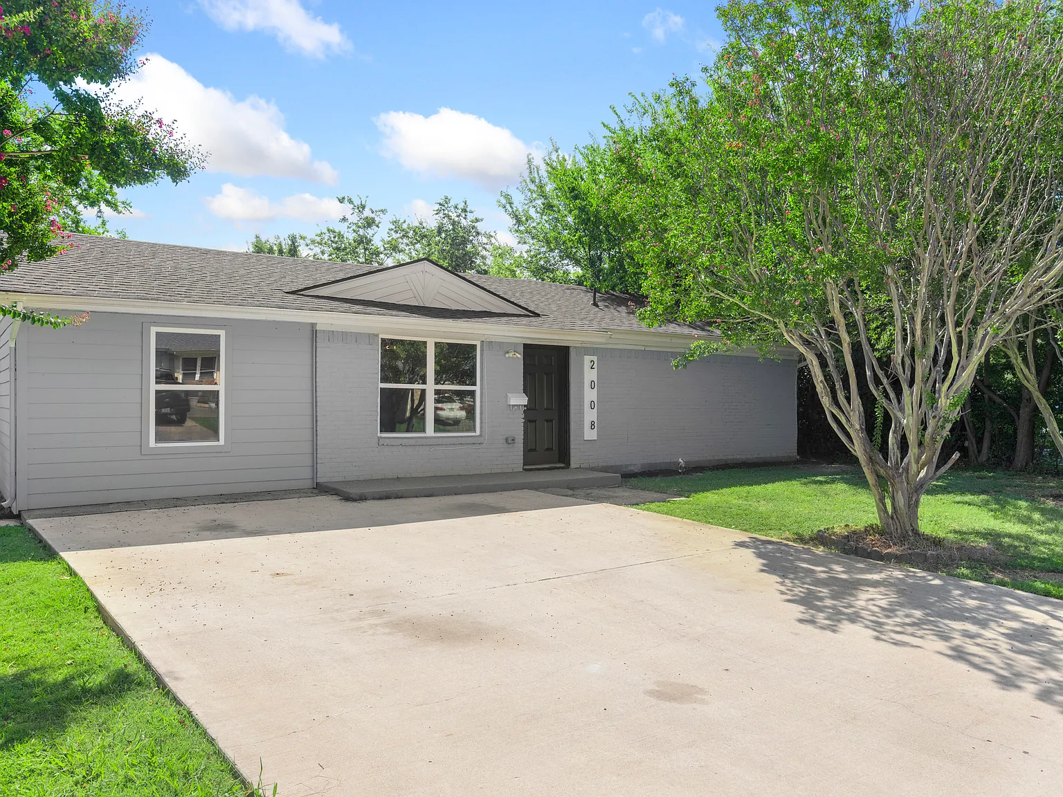 4 bed, 1100 sqft, $2,400 — Photo 1