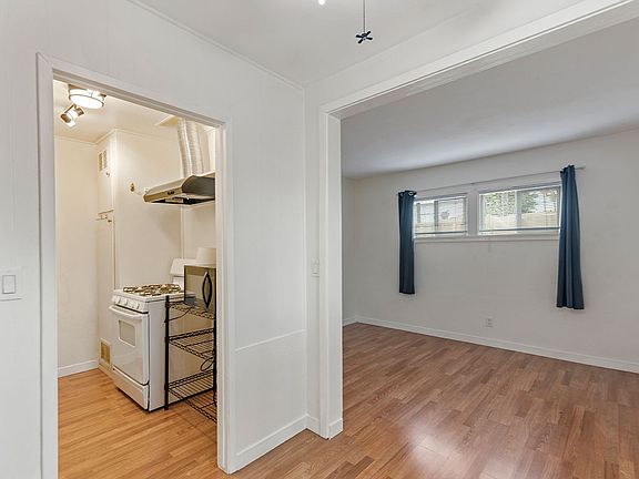 5th image of 4025 La Salle St #4029