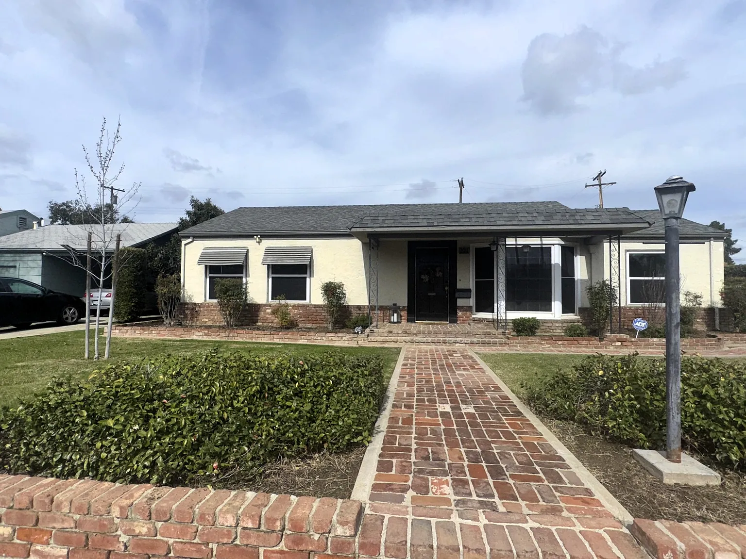 221 E Griffith Way photo 1