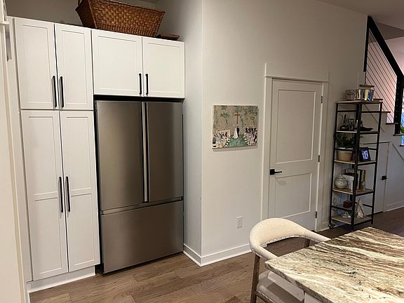 3rd image of 1910 Dixie St #103