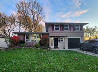 105 Barberry Ln, Williamsville, NY 14221