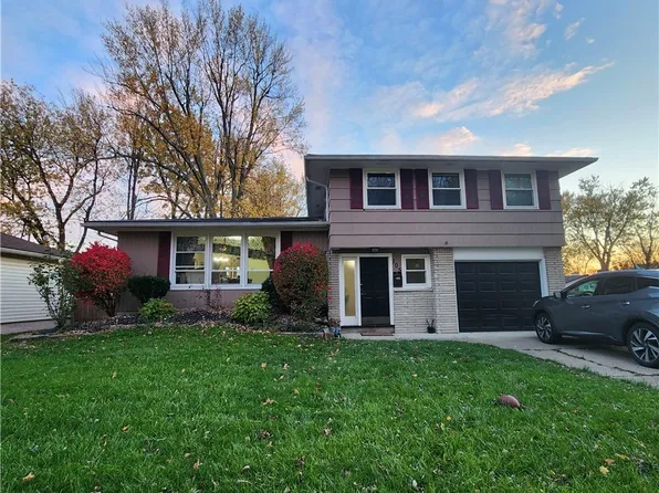 105 Barberry Ln, Williamsville, NY 14221