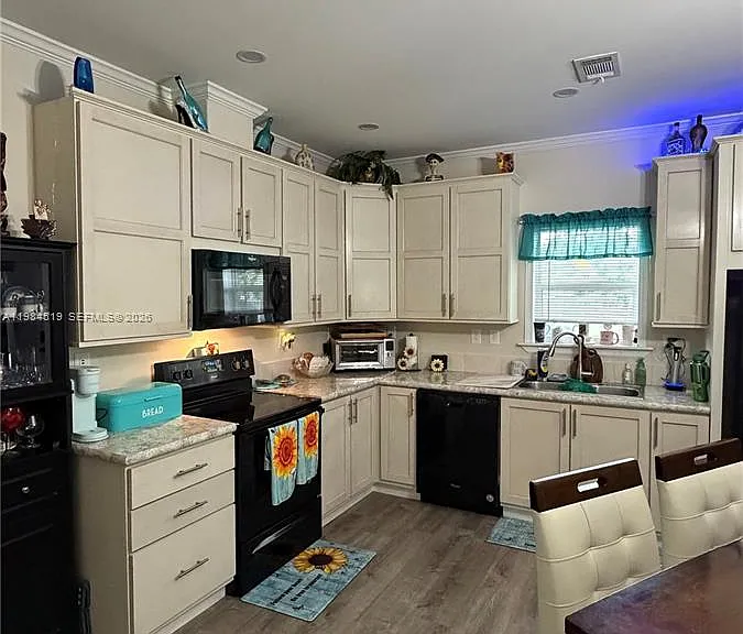 4219 Royal Manor Blvd #HOUSE — Photo 10