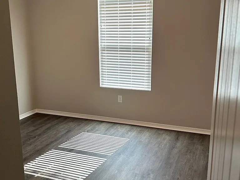 205 Logan Dr — Photo 17