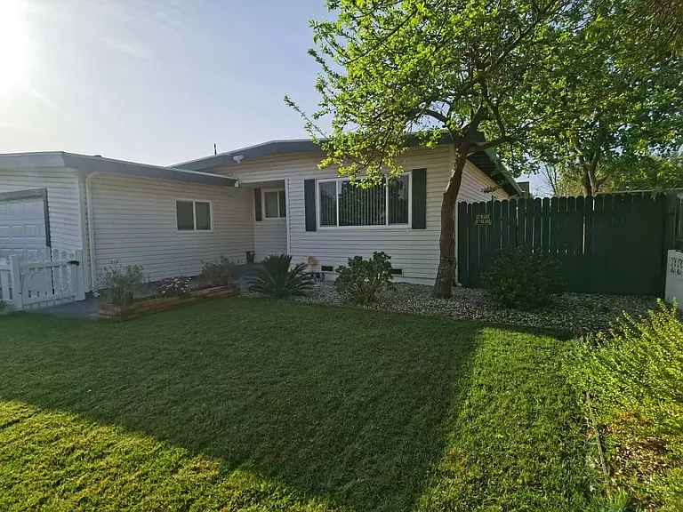 1431 Marshall Rd — Photo 2
