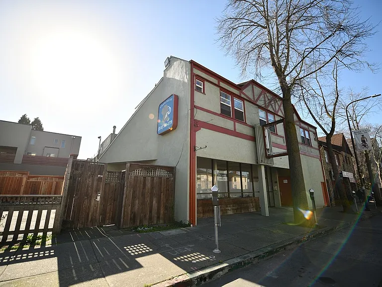 1482 University Ave — Photo 1