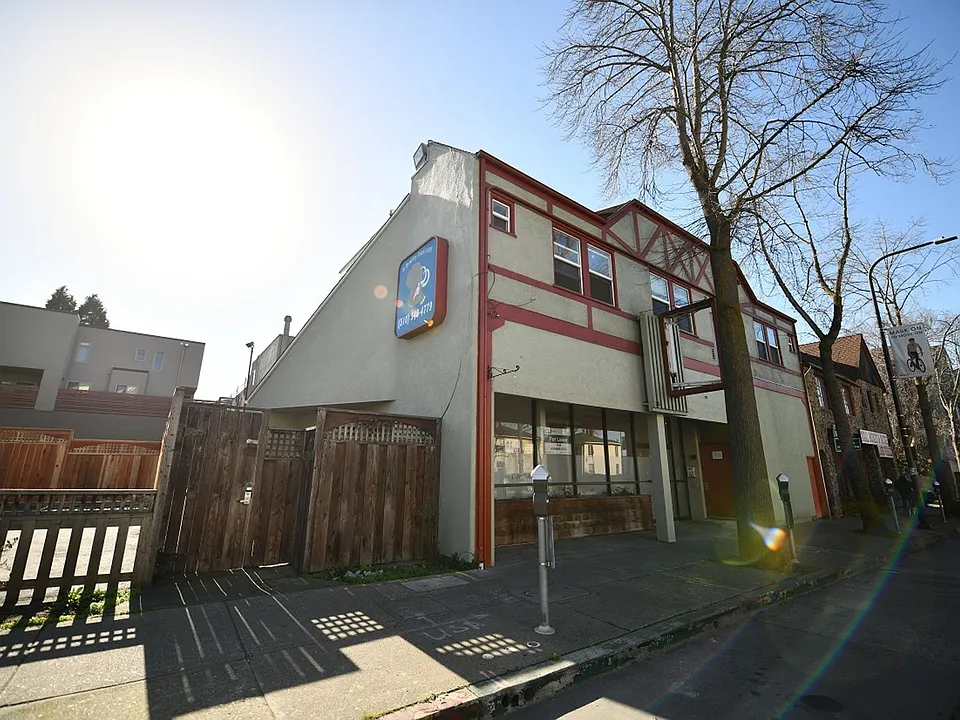 1482 University Ave