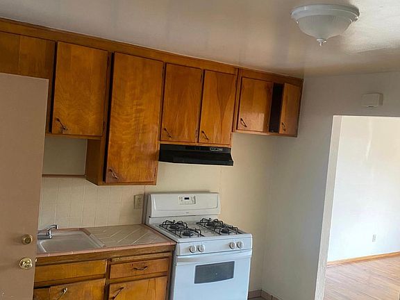 4th image of 904 N Denair Ave