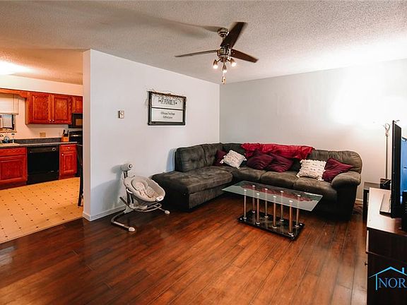 3rd image of 117 S Meadow Dr