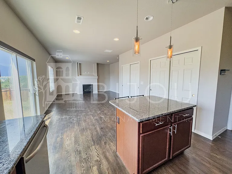 3760 Scott Ln — Photo 6