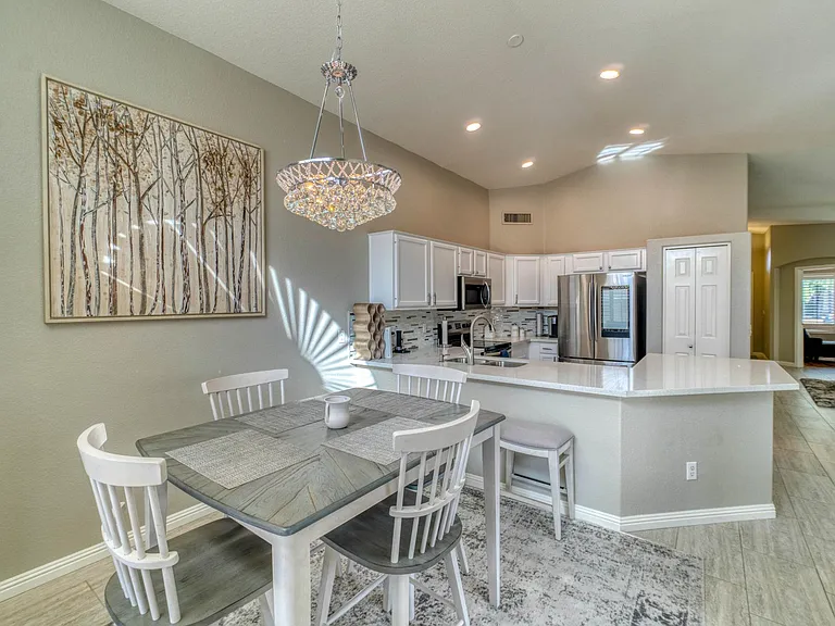 3145 E Desert Ln — Photo 14