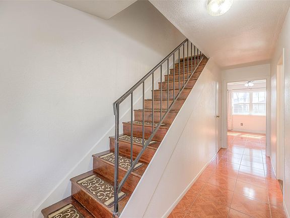 3rd image of 25634 Chestnut Ln