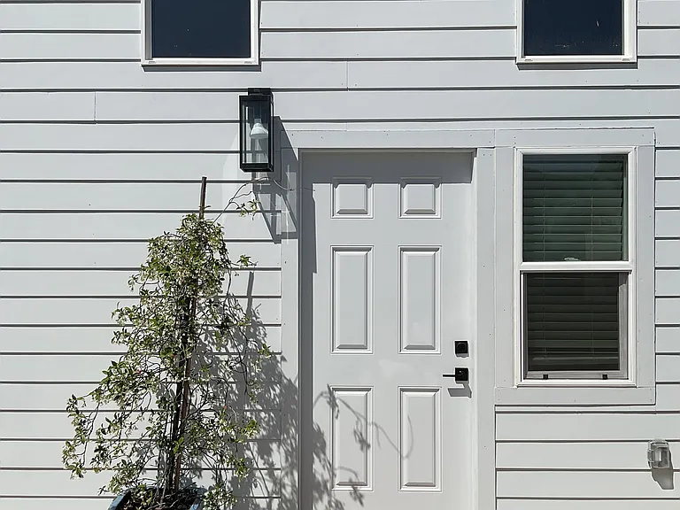 5117 Foothill Blvd — Photo 2