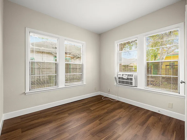5001 McKinney St — Photo 16