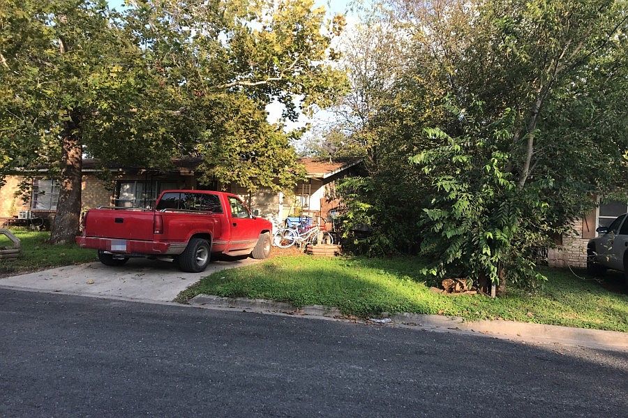 2nd image of 2223 Louise St