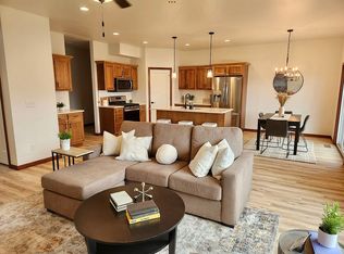 7072 Waterveiw Dr SW, Cedar Rapids, IA 52404