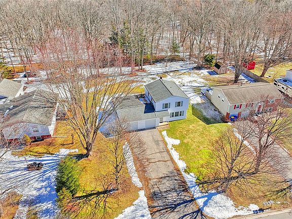 4th image of 110 Hillary Dr