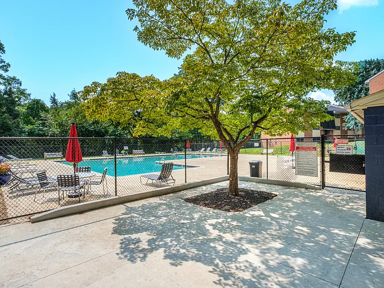Hillside Apartments — Photo 15