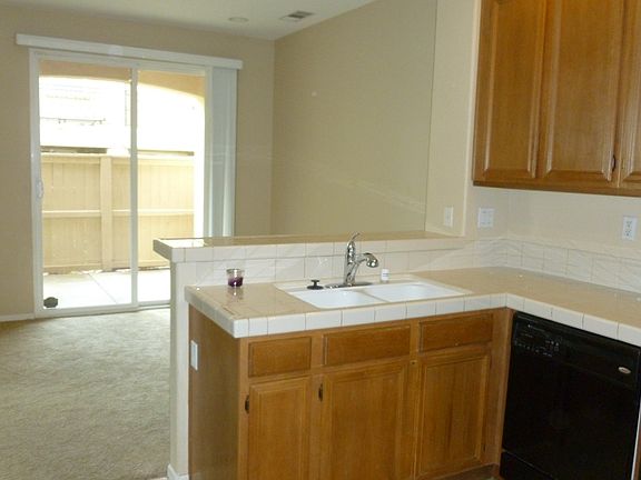 4th image of 41945 Davenport Way Unit A