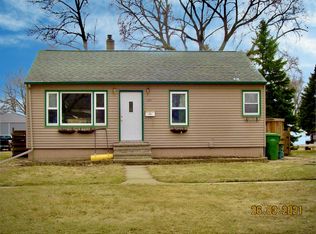 209 8th St W, Brookings, SD 57006