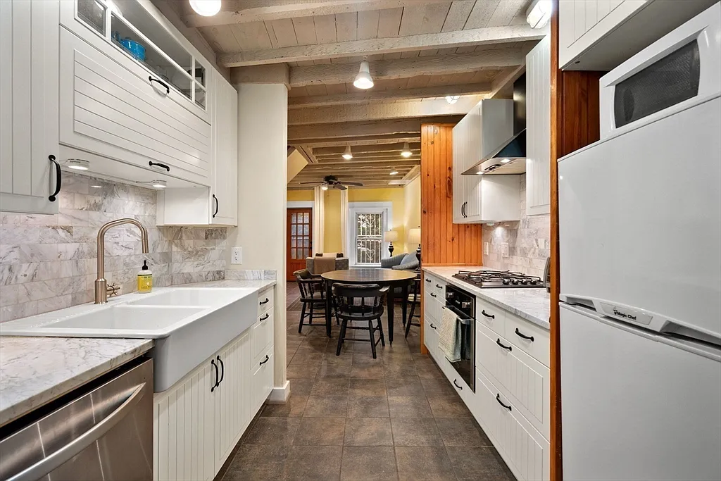 2 bed, 900 sqft, $4,500 — Photo 4
