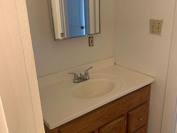 4th image of 49 High St APT A
