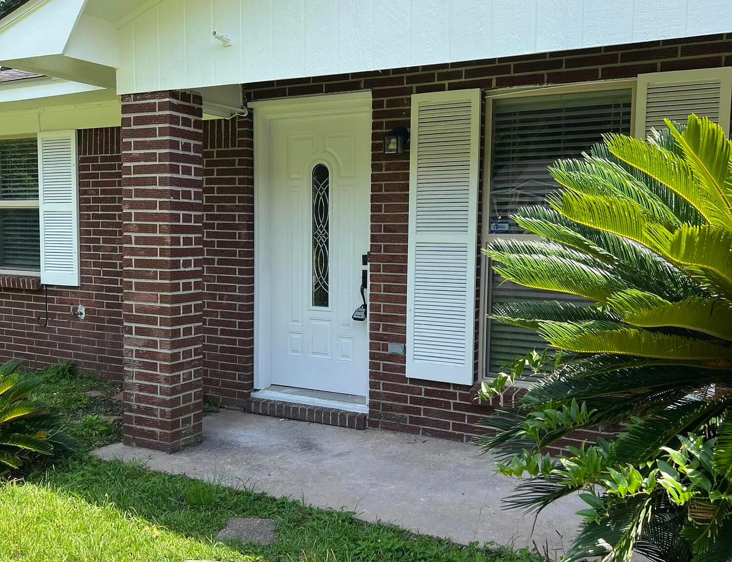 3 bed, 2.0 bath, 1598 sqft, $1,800 — Photo 2