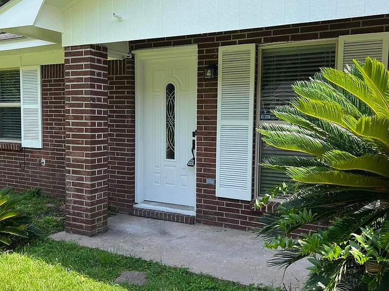 2819 Lawnwood Dr — Photo 2