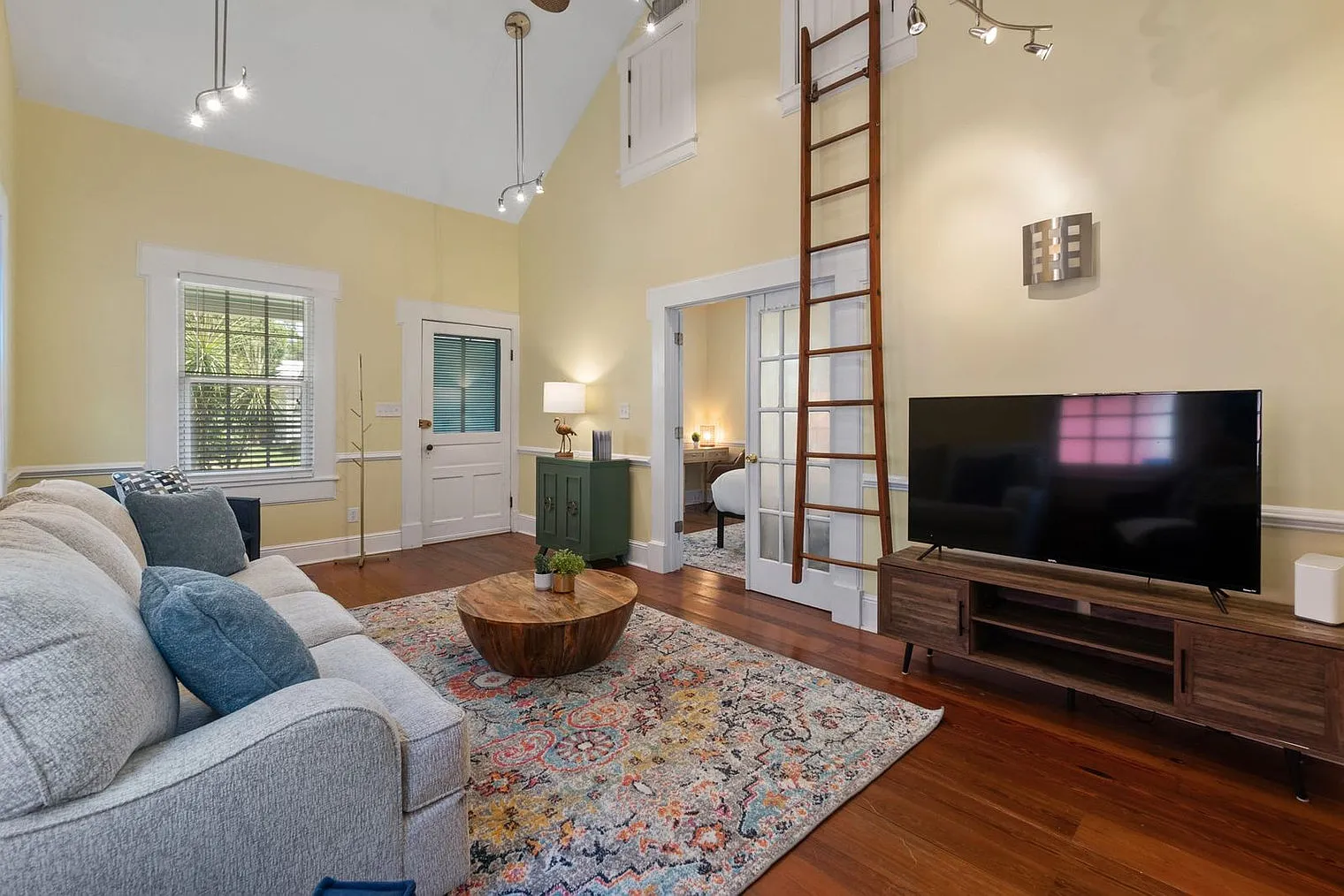 1 bed, 1.0 bath, 796 sqft, $2,956 — Photo 4
